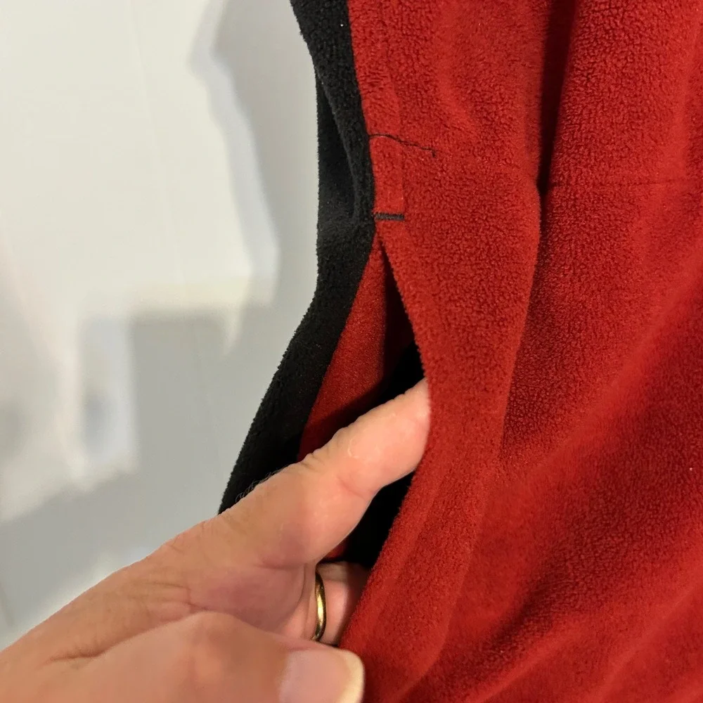 Greg Norman Mens‎ Fleece Golf Vest Full Zip Black Red Shark Logo Size M